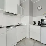 Center Close To The Market And Park With Parking & Air Conditioning By Renters Prestige Vratislav