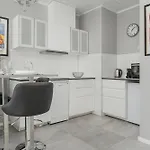 Center Close To The Market And Park With Parking & Air Conditioning By Renters Prestige Apartmán