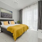 Center Close To The Market And Park With Parking & Air Conditioning By Renters Prestige Vratislav
