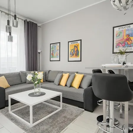 Center Close To The Market And Park With Parking & Air Conditioning By Renters Prestige Appartamento Breslavia