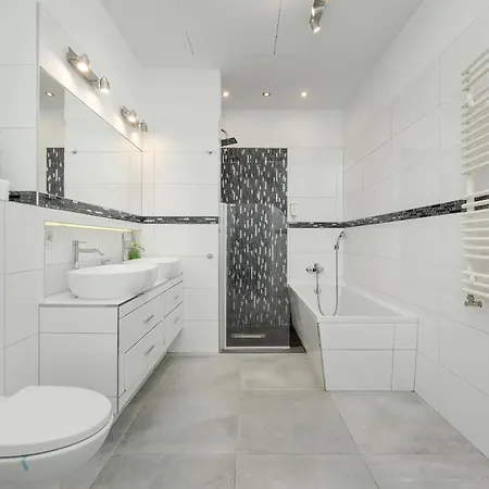 Center Close To The Market And Park With Parking & Air Conditioning By Renters Prestige * Breslavia