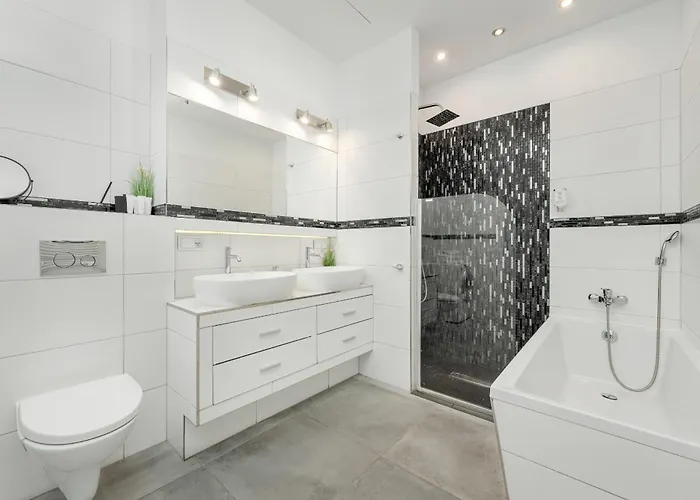 Center Close To The Market And Park With Parking & Air Conditioning By Renters Prestige