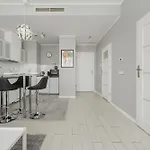 公寓 Center Close To The Market And Park With Parking & Air Conditioning By Renters Prestige