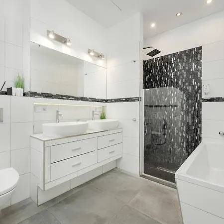 Center Close To The Market And Park With Parking & Air Conditioning By Renters Prestige