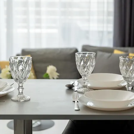 Center Close To The Market And Park With Parking & Air Conditioning By Renters Prestige *