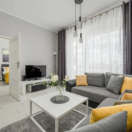 Apartment Center Close To The Market And Park With Parking & Air Conditioning By Renters Prestige *