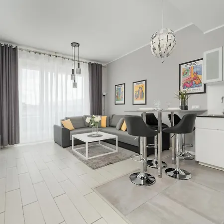 Apartment Center Close To The Market And Park With Parking & Air Conditioning By Renters Prestige Breslau