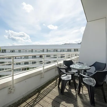 Center Close To The Market And Park With Parking & Air Conditioning By Renters Prestige Apartment