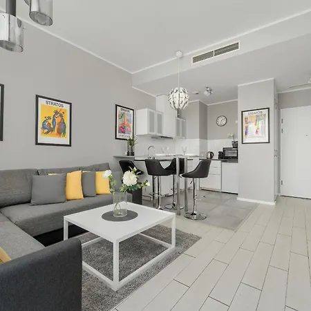 Center Close To The Market And Park With Parking & Air Conditioning By Renters Prestige *