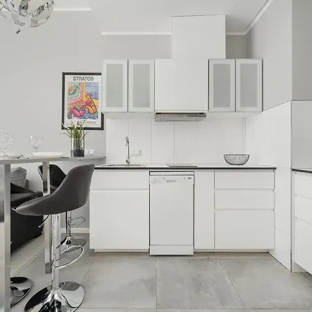 Center Close To The Market And Park With Parking & Air Conditioning By Renters Prestige Apartment