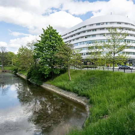 Center Close To The Market And Park With Parking & Air Conditioning By Renters Prestige