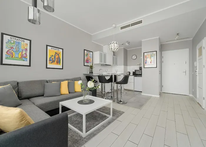 Center Close To The Market And Park With Parking & Air Conditioning By Renters Prestige *