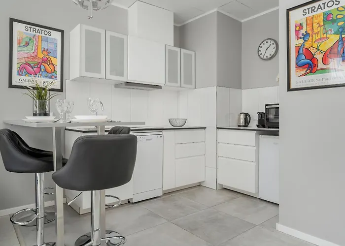 Center Close To The Market And Park With Parking & Air Conditioning By Renters Prestige Lejlighed